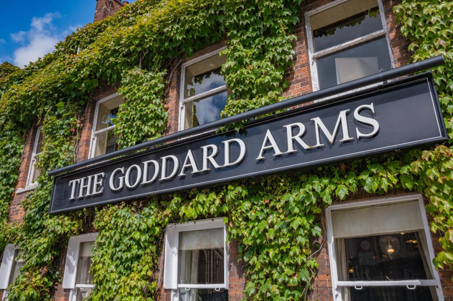 Hôtel The Goddard Arms à Swindon Extérieur photo